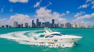 55' Azimut yacht splashing Atlantic ocean. Private Yacht Charters Provided by Miami Boats Rental.