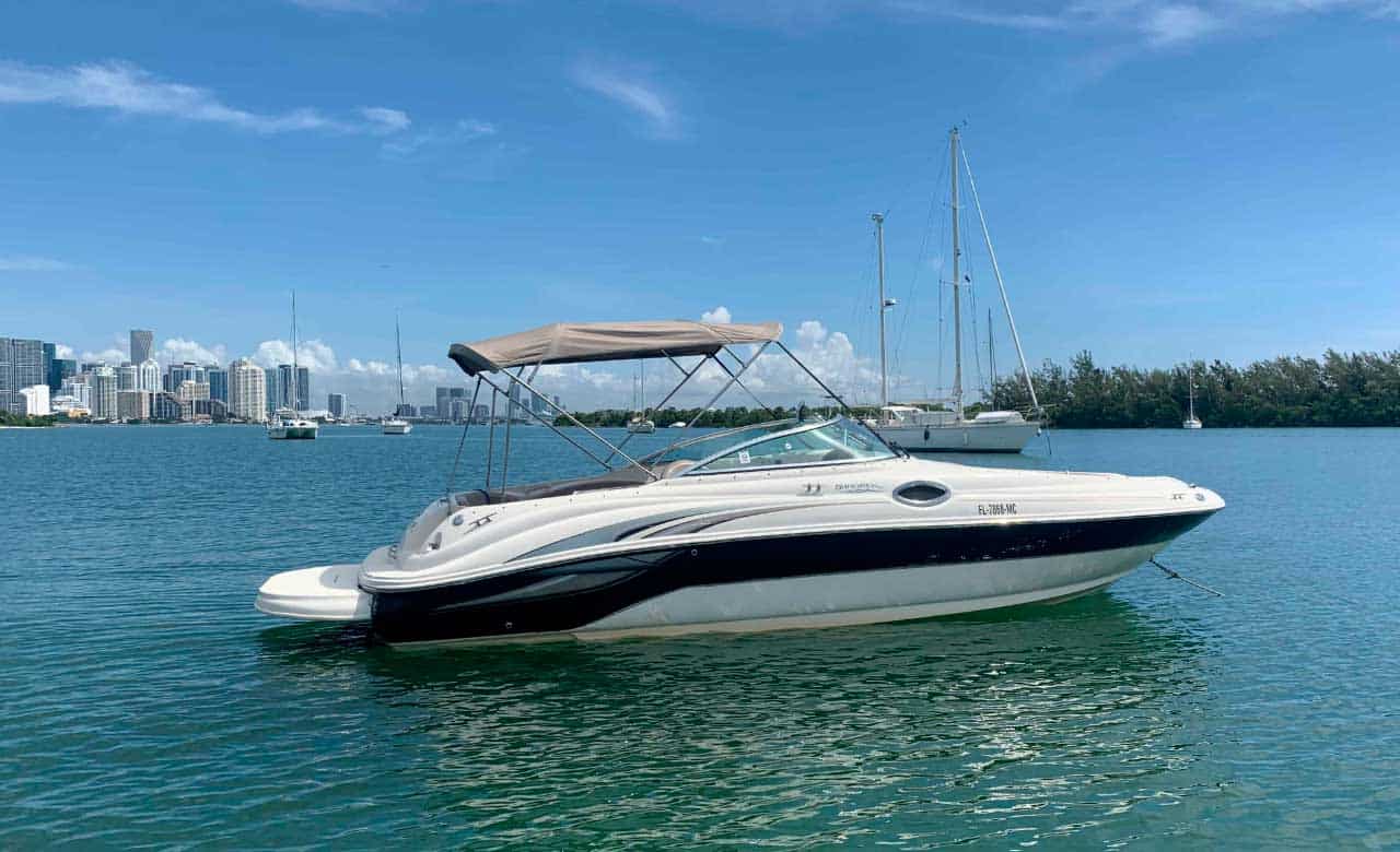 26' Sea Ray SunDeck • Miami Boats Rental