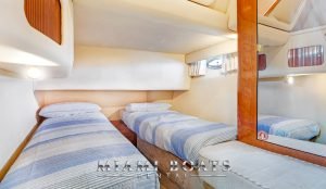 Twin bedroom of the 46' Sea Ray yacht.