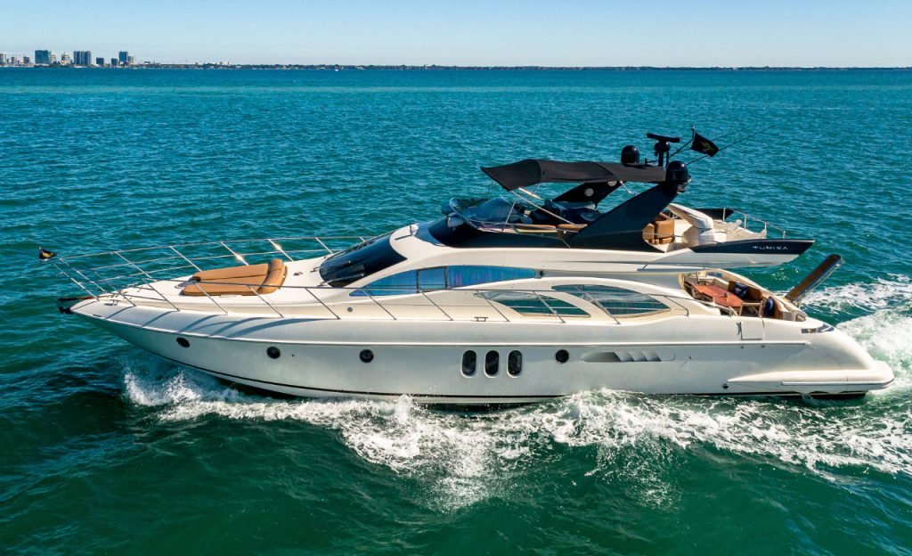 Luxury Yacht in Miami - 62 ft Azimut. White yacht.Luxury yacht .Yacht in the water . Yacht for Rental in Miami, FL.