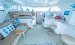 the full view of the saloon of the Sea Ray Yacht Flybridge 46 feet with sitting and dining areas