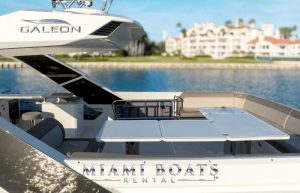 Galeon-Luxury-Yacht-Miami-68-flybridge