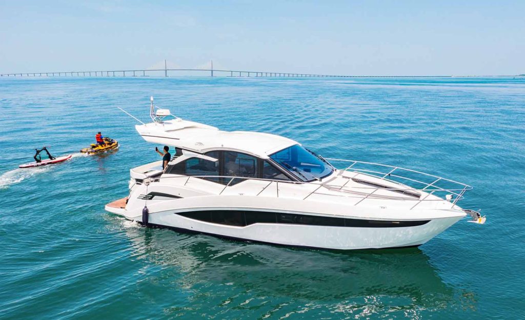Galeon Yacht 45' in Miami on the water. Clear water and Jet-Ski driving around