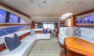 The saloon of the luxury yacht Sunseeker Manhattan Giuli