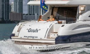 Luxury Yacht Sunseeker Giuli in Miami driving on the water