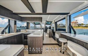 Yacht-Miami-Rentals-Galeon-yacht-68-livingroom